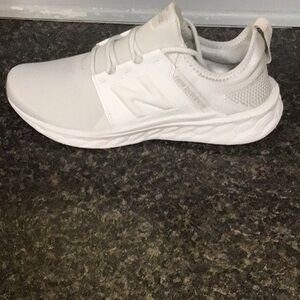 White Athletic Shoes with Cushioned Sole and Breathable Mesh